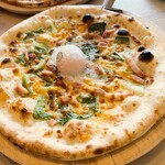 ピザとハムと時々ワイン ボンジョルノ食堂 - ピッツァ・ビスマルク…税込1210円