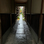 京都三条 箔 - 間口が狭くて秘密基地への入口みたい？な〜んてね
