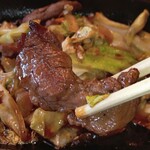 ホットステーション - 歯応え抜群のエミュー肉
