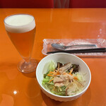勝乃屋 - 社食みたいなサラダ　鰹節がオンされて　グラスビールでぐびぐび