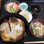 Daihachi Udon - 丼もの(カツ丼)＋190円(サラダ、小鉢、デザート)