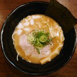 らー麺 鉄山靠 - 令和5年6月
醤油豚骨ラーメン細麺 900円