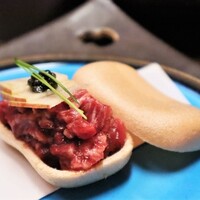 北新地しゃぶしゃぶすき焼き きらく - きらくのタルタル(和牛ユッケ、キャビア、リンゴ、芽ネギ)