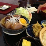 Kui Do Koro Banshaku Ya Kagura - 今日の一鉢は大根の煮物です。