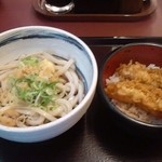 四代目横井製麺所 - うどんとミニ丼セット　490円
            