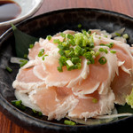 浮乃中 二代目 - お酒と合う。歯ごたえがありジューシーな『地鶏霜降り刺し』