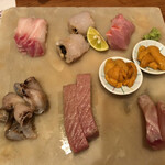 千ふく - お造り盛り合わせ(いさぎ・本鮪とろ・生鳥貝・笛鯛・鱧・金目・うに)