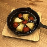 Bistro kidori - カマンベールチーズとトマトのアヒージョ