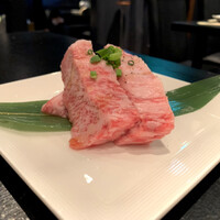 老舗精肉店直送 千種焼肉 飛騨牛の奴隷 千種店 - 名物カイノミ厚切り