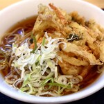 いろり庵きらく 目黒店 - かき揚げ　玉ねぎ主体のボリュームある美味しいかき揚げでした。