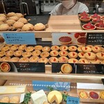 モロゾフ 窯だしチーズケーキ  - ショーケース