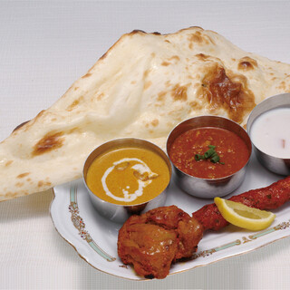 Popular set includes curry, side dish, and drink to choose from 6 types♪