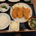巣鴨ときわ食堂 - 【2023年03月】あじフライ＠660円、定食290円、タルタル＠80円、提供時。