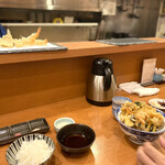 天ぷら 阿部 銀座本店 - カウンターの雰囲気がおすすめです。