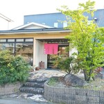 菓遊館 - お店の全景、イイ感じです