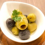 3 types of Spanish olives