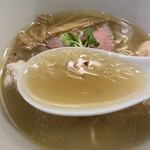 麺屋 ルリカケス - 出汁の効いたスープ