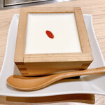 肉のひぐち直営焼肉 安福 - トロトロ杏仁豆腐550円