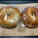 The Works Bagel - ソルト＆ペッパー180円、プレーン180円