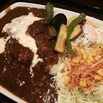 ひやけ - 温玉と野菜チーズカレー大盛♪のアップ♪