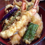 大海老丼は大きな海老が二つ乗っても900円