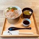 長八 - 山海丼の定食