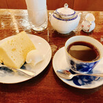 珈琲舎 蔵 - シフォンケーキとアメリカンコーヒー
