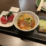 Kimboshi - 3点盛り トマトサラダ、夏みかんの油淋鶏、鶏もも肉の煮凝り（コース内）評価＝◯