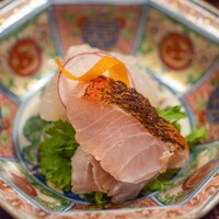 草如庵 - 2023.6 炙り金目鯛 アイナメお造り 昆布醤油 本わさび