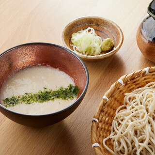 We offer soba noodles and other dishes made with seasonal vegetables and fish.