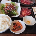 Yakiniku Toraji - サラダ＆焼肉ランチ