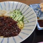 美味 - ジャージャー麺と餃子