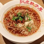 紅虎餃子房 - 紅麻辣タンタン麺　¥990