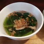 キッチン ブルー グローブ - ほうれん草スープのアップ