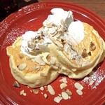 むさしの森珈琲 - リコッタパンケーキ ローストナッツクリーム（蜂蜜入メイプルシロップ添え）