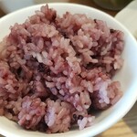 キッチン ブルー グローブ - 黒米大盛りのアップ