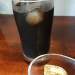 キッチン ブルー グローブ - ストローを入れて