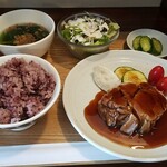 キッチン ブルー グローブ - 豚肩ロースポシェ　ハニーバルサミコソース