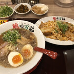 濃厚鶏白湯ラーメン 鶏味万彩 - 鶏味醤油（860円）、豚キムチ・並（620円）、半熟煮玉子（120円）