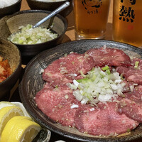 ホルモン焼肉 富や 栄店 - 
