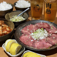 ホルモン焼肉 富や 栄店 - 