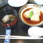 お吸い物と、　千円の揚げ出し豆腐