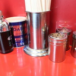 ラーメン二郎 - 卓上調味料