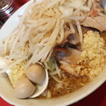 ラーメン二郎 - ラーメン半分＋ニンニク少し＋ショウガ半分