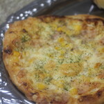 パン工房 キキ - ベーコン＆コーンチーズピザ