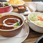 カレー＆オムライスの店 洋食亭 - 御膳のサラダとビーフシチュー