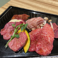 竹の山ダイニング 手石 - ランチ 3畳（税込 2,530円）評価＝○：お肉