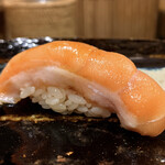 鮨 美幸 - 鱒のヅケ ~国産キングサーモン~