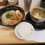 GYUTON - つけ麺8とライス