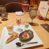 ブッフェアンドカフェ スロープサイドダイナー ザクロ - 